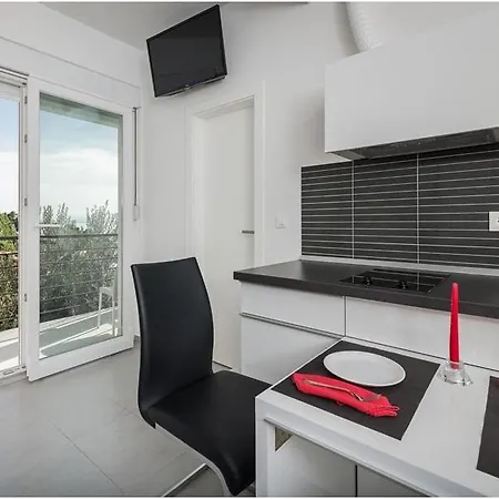 Mili Stomarica Brela